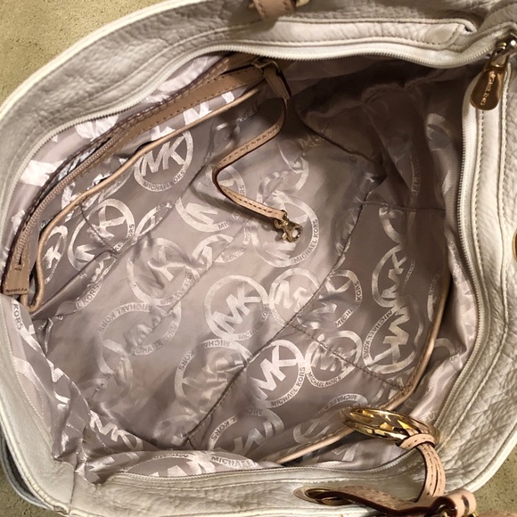 Michael Kors Pebbled Leather Jet Set Tote Bag - Picture 9 of 16